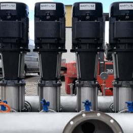 5 pomp zamontowanych na kolektorze ze stali nierdzewnej, zestaw hydroforowy produkcji Firmy Bartosz