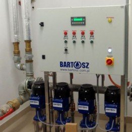 Zestaw hydroforowy w budynku usługowym w Warszawie